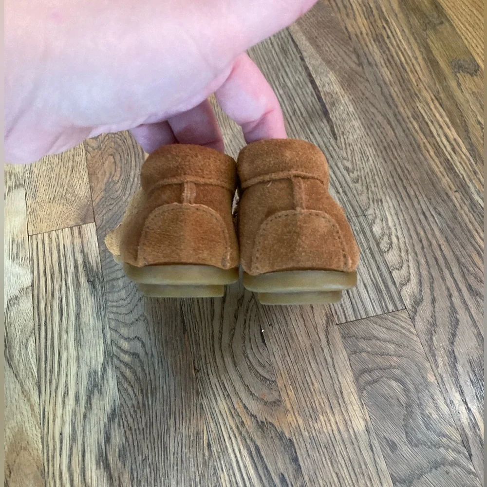 Minnetonka Women’s Suede Moccasins in Chestnut Brown - Picture 3 of 7